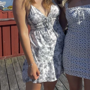 Fin klänning - Superfin klänning som är sparsamt använd.🫧