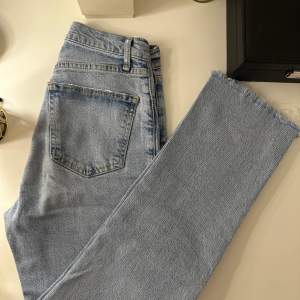 Rensar garderoben, titta även in andra jeans och byxor som jag säljer för bra pris. 