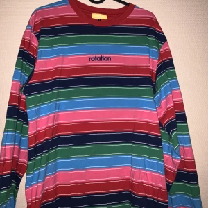 Långärmad topp - Cool tröja från märket rotation🍭 Köpt från Carlings
