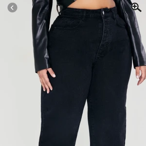 Boyfriend jeans - Väldigt snygg och fin. Aldrig använt då den vart för stor! Väldigt bra kvalite! 