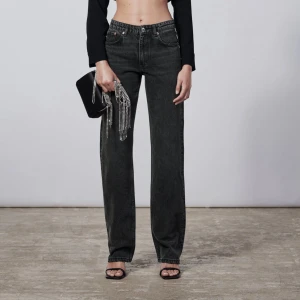 Zara jeans  -  Byxorna är i mycket bra skick och kommer inte till användning! Hör av er vid frågor💕❗️