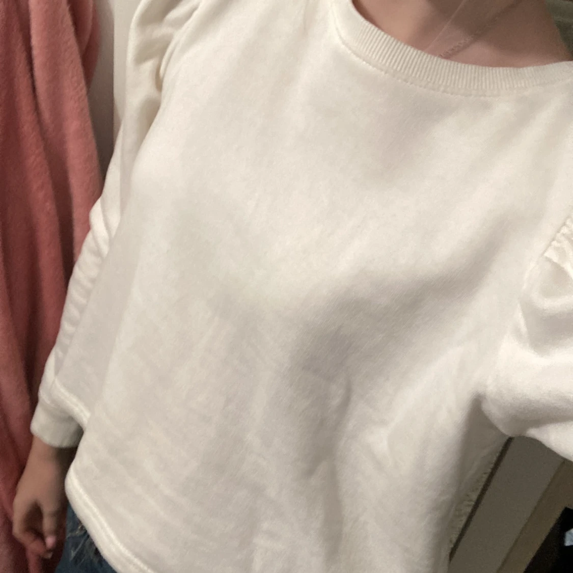 Vit tjocktröja med puffiga armar - 91