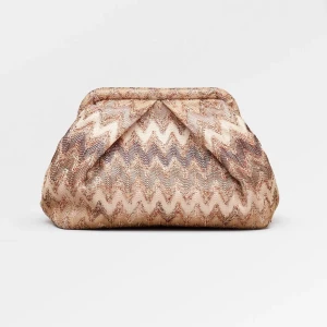 Beck söndergaard väska  - Säljer min sååå snygga missoni liknande väska från Beck söndergaard!!!😍 den har en kedja till så man kan bära den på axeln👌🏼 den är helt slutsåld och knappt använd!! Nypris 600kr