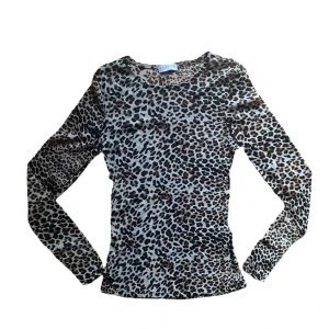 y2k mesh longsleeve - snygg leopard mesh tröja. L på lapp men är mer en XS/S i storlek. Köparen står för frakt. ❤️