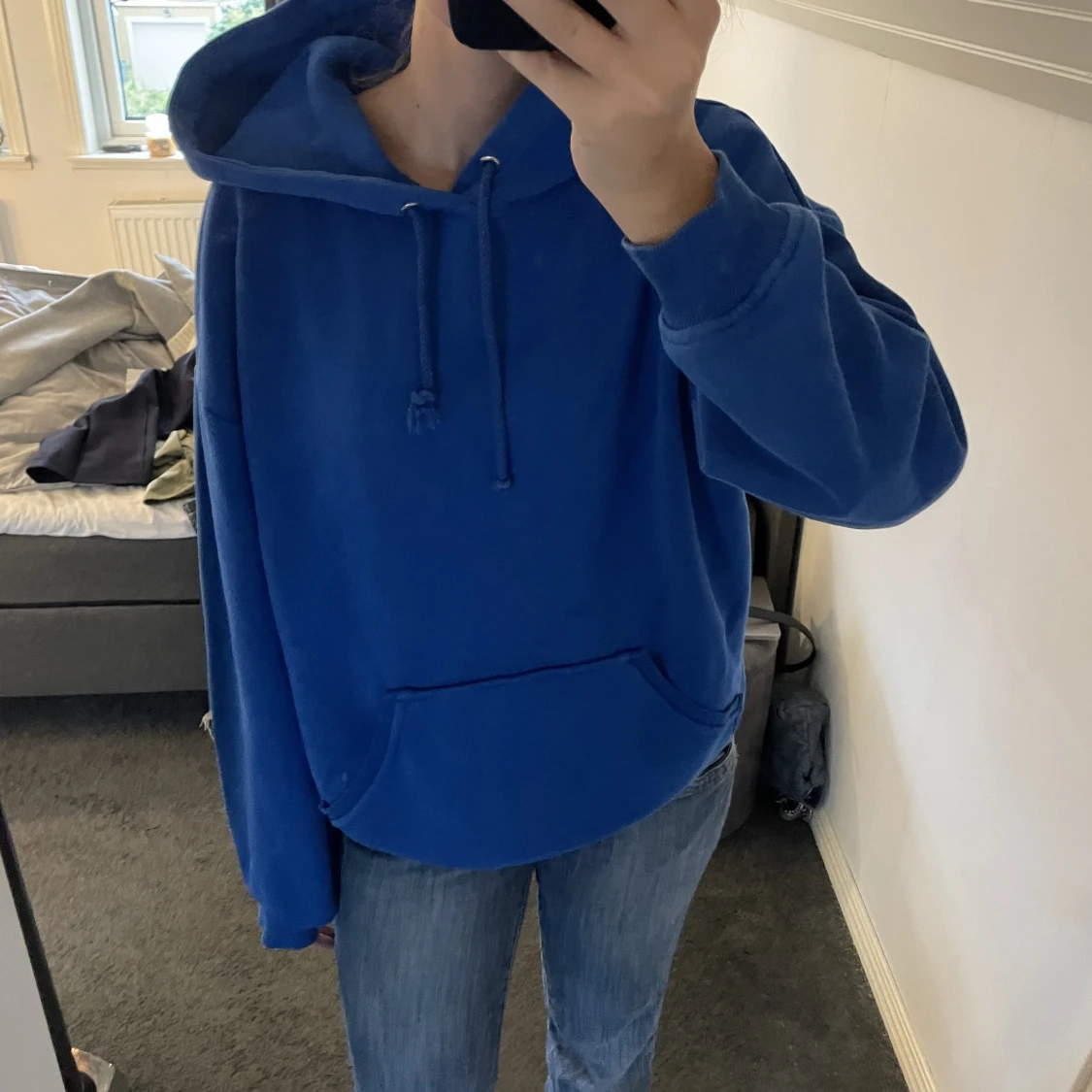 Blå hoodie