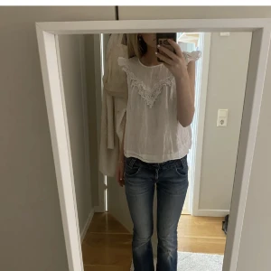 Blus - Säljer denna jätte fina blusen från zara då den inte kommer till användning, dom ny