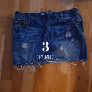 Jeans kjol helt ny - Super snygg kjol som desvärre bara ligger då jag blev gravid. Hoppas den kmr till nytta för den är såå snygg