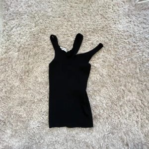 Zara topp - Super fin zara topp som passar perfekt till ett festligare tillfälle❤️ aldrig använt så är i super bra skick😍