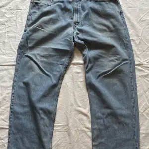 Baggy/ relaxed jeans från Levi’s. Köpta i Napoli, använda fåtal gånger. Fråga för fler bilder. 