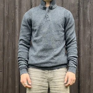 Ted Baker tröja - Hallå! Säljer min mycket fina ted Baker tröja! Den är 8,5/10 i skick. Hör av dig vid minsta lilla fundering och var inte rädd för att pruta!
