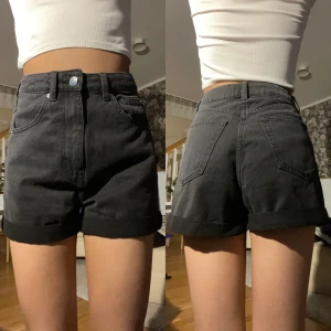 highwaist shorts - svarta highwaist shorts ifrån h&m i storlek 32