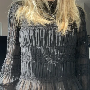 Fin långärmad topp💗 - Jätte fin topp, använd endast en gång💗storlek 34 men passar 36 också!