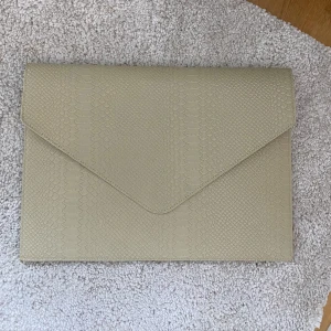 Helt oanvänt datorfodral - Aldrig använd, så bra till skolan, ganska stor, papper och liknande får plats