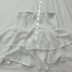 Vit kjol - Sötaste kjolen!! Skriv gärna för föer bilder osv💓