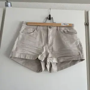 Beige shorts från H&M