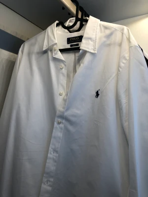 Ralp lauren skjorta  - Ralp lauren skojrta i storlek M. Använd 1 gång. Nypris 1900