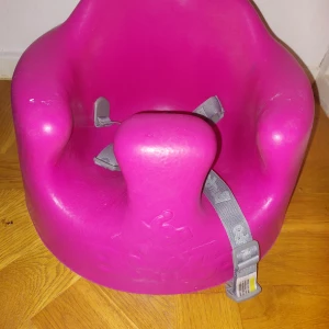 Bumbo stol - Rosa bumbostol med sele, från 4 mån. Möts endast upp i stockholms område.