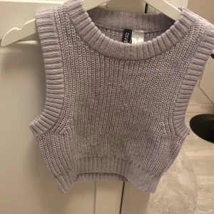 Väst - En jätte fin lila väst från H&M ❤️