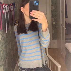 Trendig zara tröja!! - Säljer denna fina zara tröja då det inte är min stil längre. Inte så mycket använd❤️