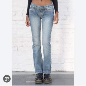Kylie lågmidjade jeans från Brandy Melville. Helt oanvända pga för små. Ordinarie pris 40 dollar. 