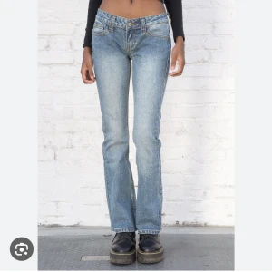 Kylie Jeans  - Kylie lågmidjade jeans från Brandy Melville. Helt oanvända pga för små. Ordinarie pris 40 dollar. 
