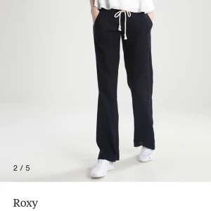 Linnebyxor  - Säljer dessa linnebyxor då dem aldrig e använda💗 storlek xs. nypris 600 kr men säljer för 500 kr + frakt  Pris kan diskuteras!