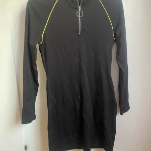 Klänning - Kortare polo krage klänning från HM.