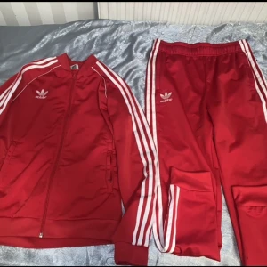 Adidas  - Använd 6 gånger köpt för 3 månader sedan 