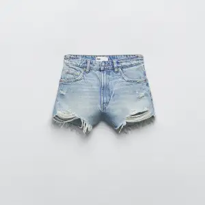 Ljusa jeansshorts från Zara, köpta förra året. Som nya!💘Kontakta privat om du vill köpa!