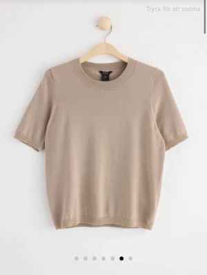 Stickad t-shirt - Säljer min svarta stickadw t-shirt från Lindex! Bra skick och fri frakt❤️