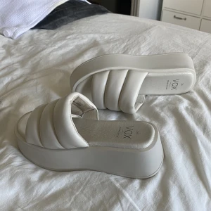 PLATÅ SANDALER - VOX Platå Sandaler, ljus ljus beige färg 