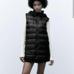 Zara Väst - Säljer min knappt använda väst från zara i bra skick i storlek S.