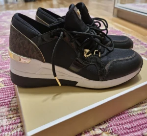 Michael Kors - Nya sneakers använda vid ett tillfälle