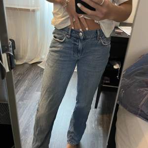 Jeans ifrån Gina tricot i modellen low Rise straight leg 🫶