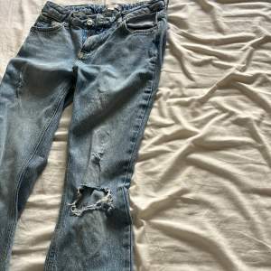 Bootcut/flared jeans,storlek 158 men dom funkar om man är 160, som går att spänna in i midjan.#Stockholmsstil#bootcut#flare#jeans