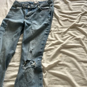 Bootcut/flared jeans - Bootcut/flared jeans,storlek 158 men dom funkar om man är 160, som går att spänna in i midjan.#Stockholmsstil#bootcut#flare#jeans