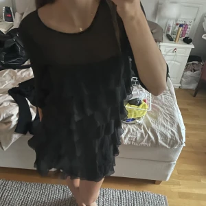 Svart klänning - Säljer en super snygg klänning från ASOS