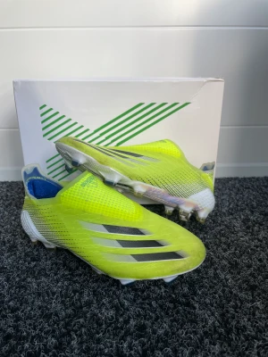 Adidas X Ghosted+ - Nästintill helt nya Adidas X Ghosted i storlek 40. Använda Max 2 träningar, 9-/10 skick. Kommer med OG box. Pris går att diskutera.