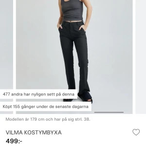 Kostymbyxor - Svarta kostymbyxor (Vilma) från BIKBOK. Använda ett fåtal gånger. Nypris 499kr.