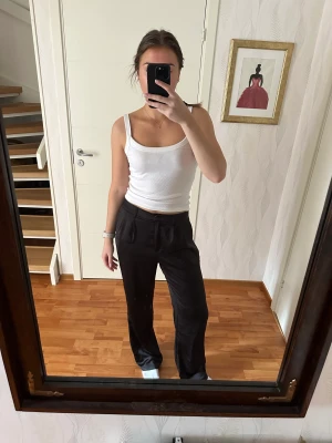 Satinbyxor - Satinbyxor från Gina Tricot Storlek 40