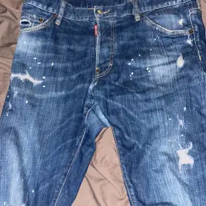 Hej tänkte sälja mina Dsquared2  jeans som är i god skick inga fel på dem priset kan diskuteras😁