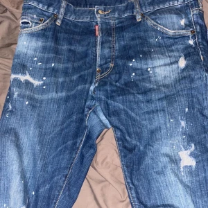 Dsq jeans - Hej tänkte sälja mina Dsquared2  jeans som är i god skick inga fel på dem priset kan diskuteras😁