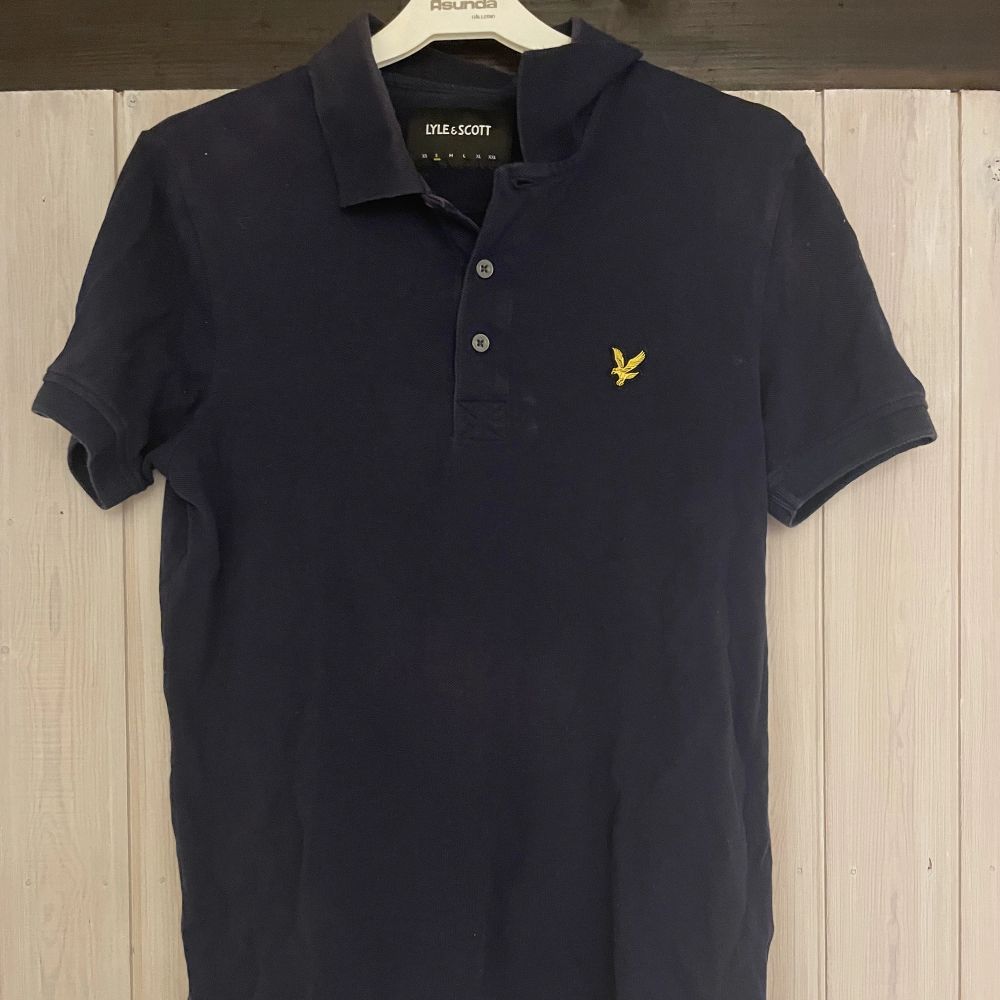 Marinblå Lyle & Scott Pike - Lyle & Scott | Plick Second Hand