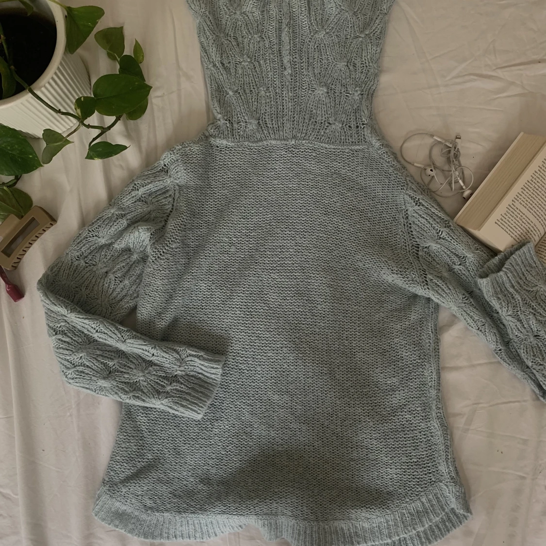 Stickad tröja ljusblå - 90