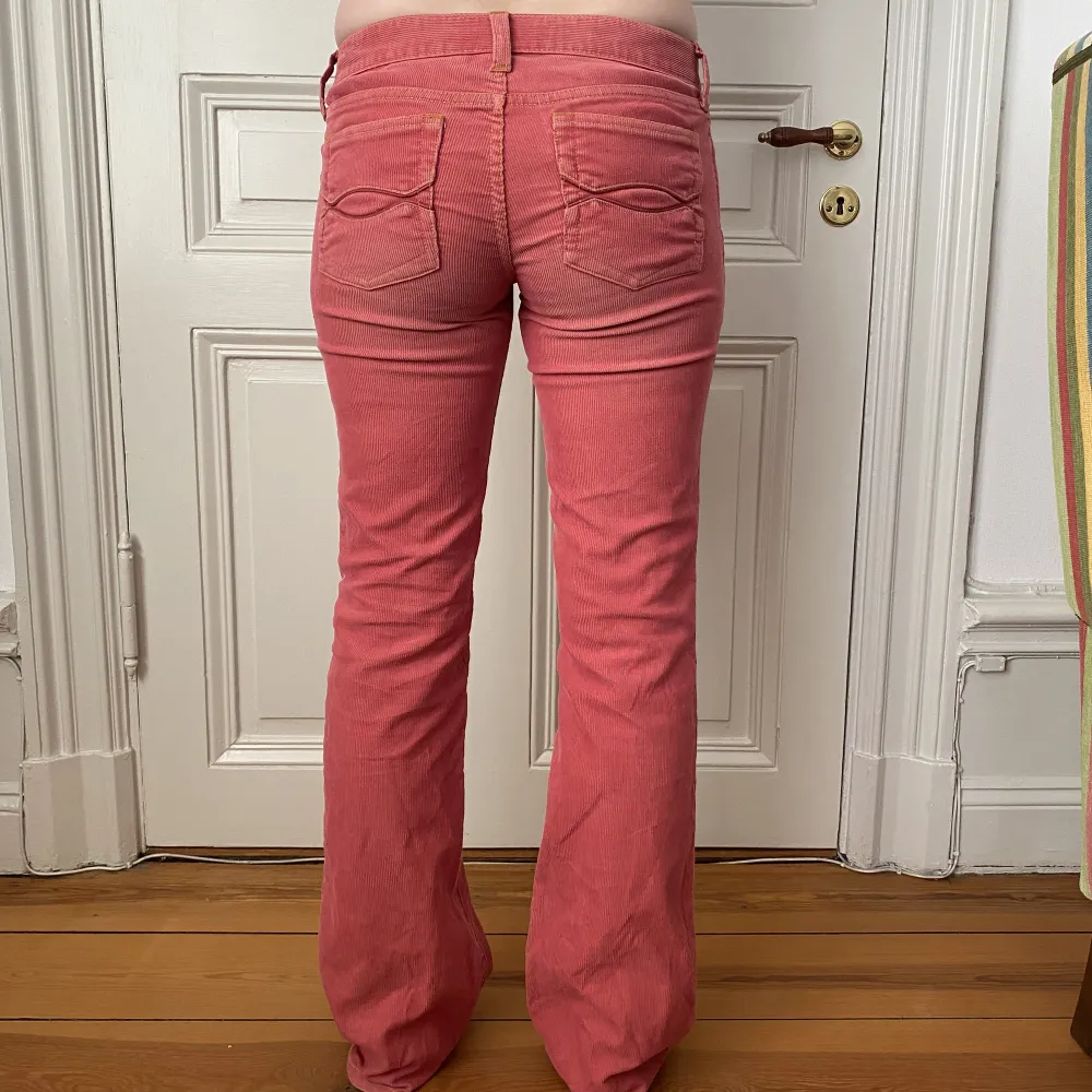 Supersnygga lågmidjade rosa jeans i manchester! Kom privat för mer frågor🥰. Jeans & Byxor.