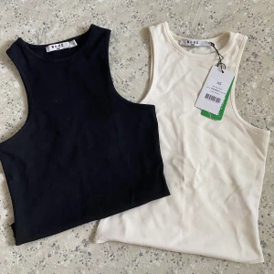 Linnebody, svart & cremevit  - Body från NA-KD x Amalie Star. Strl XS på båda. Helt oanvända och lappar kvar. Säljer för 100kr/st