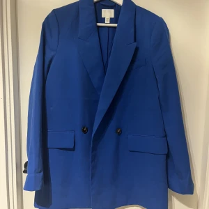 Blå kavaj  - Blå oversized kavaj St Xs. Aldrig använd. 