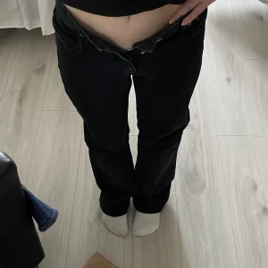 Mid Rise jeans - Säljer dessa mid rise jeansen från zara som är försmå