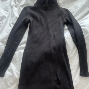 Klänning - Turtelneck klänning.