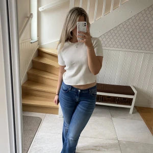 Topp - Säljer min fina topp från zara💗 Köpt i höstas och sparsamt använd!!